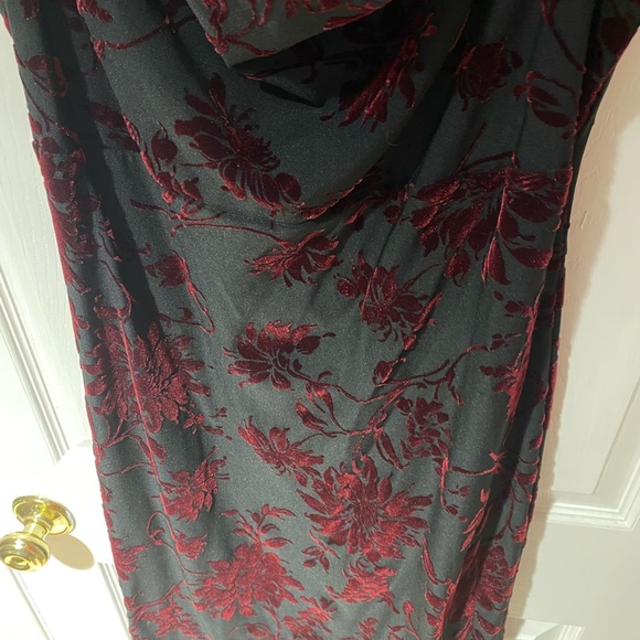 Smartset black with red velvet flowers size large - Picture 4 of 5